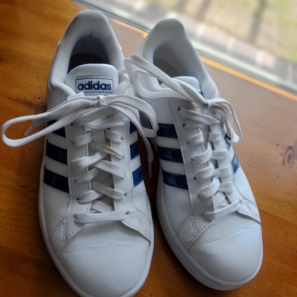 Adidas. White & Blue. Sz 6.5